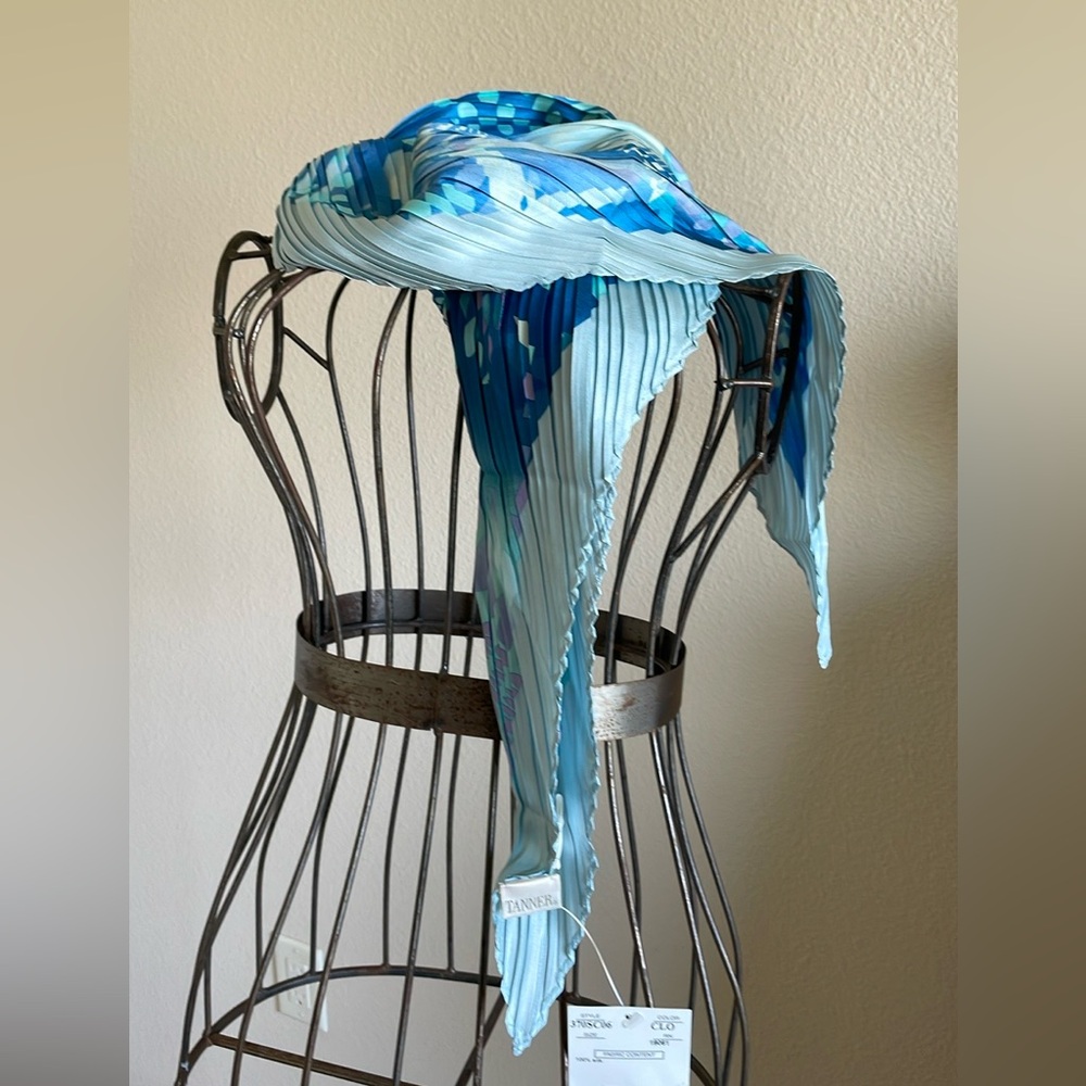 NWT Tanner Beautiful Blues 100% Silk Pleated Scarf